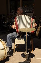 Zdeněk Stříž - hra a spev na harmonike