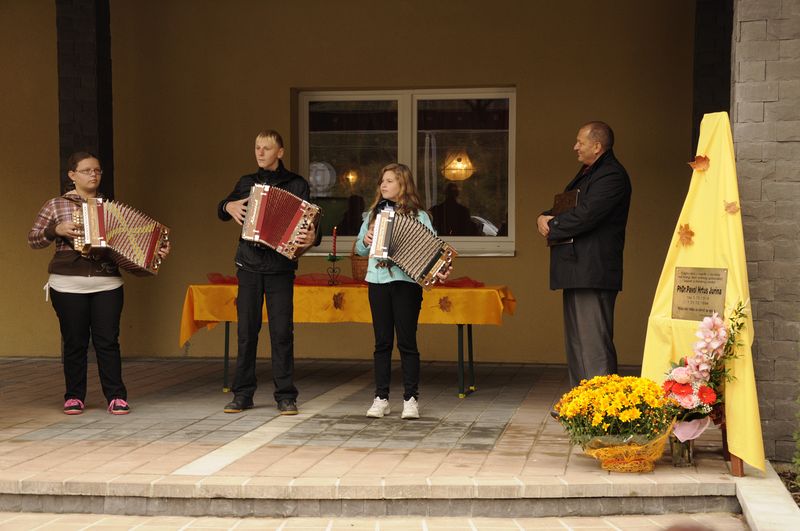 kultúrny program: deti zo ZŠ Klokočov a z CVČ Rosička
