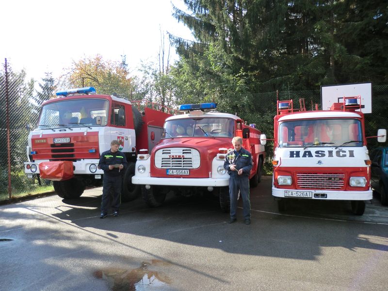 vysvätenie hasičskej techniky z prava Štefan Valčuha a z ľava Ján Horčičák