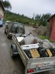pracovník OÚ M. Krenželok doviezol veľkoobjemový odpad s obecným vozidlom