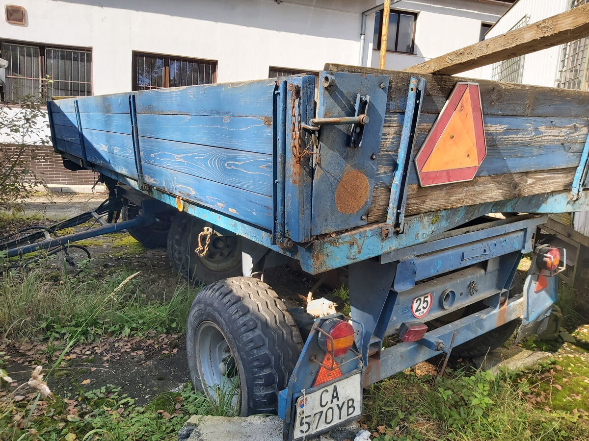 predaj privesny traktor